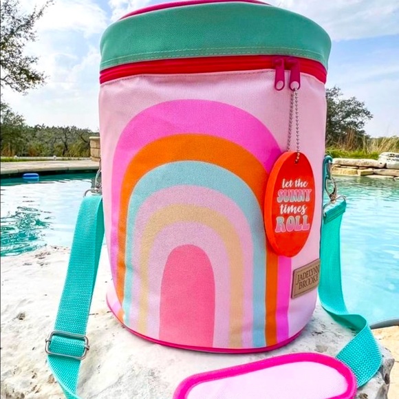 Jadelynn Brooke Other - ☀️NWT SUPER CUTE RAINBOW ZIPPERED INSULATED CARRYALL TOTE COOLER w KEYCHAIN!